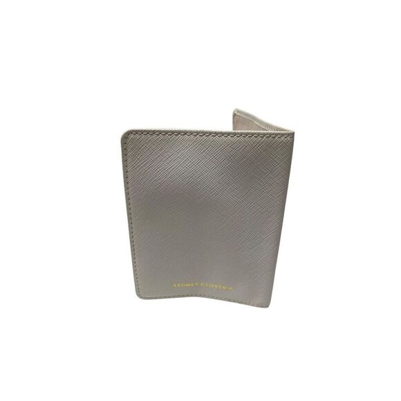 Stoney Clover Lane Textured Passport Case in Blanc New with Defect - Picture 2 of 4